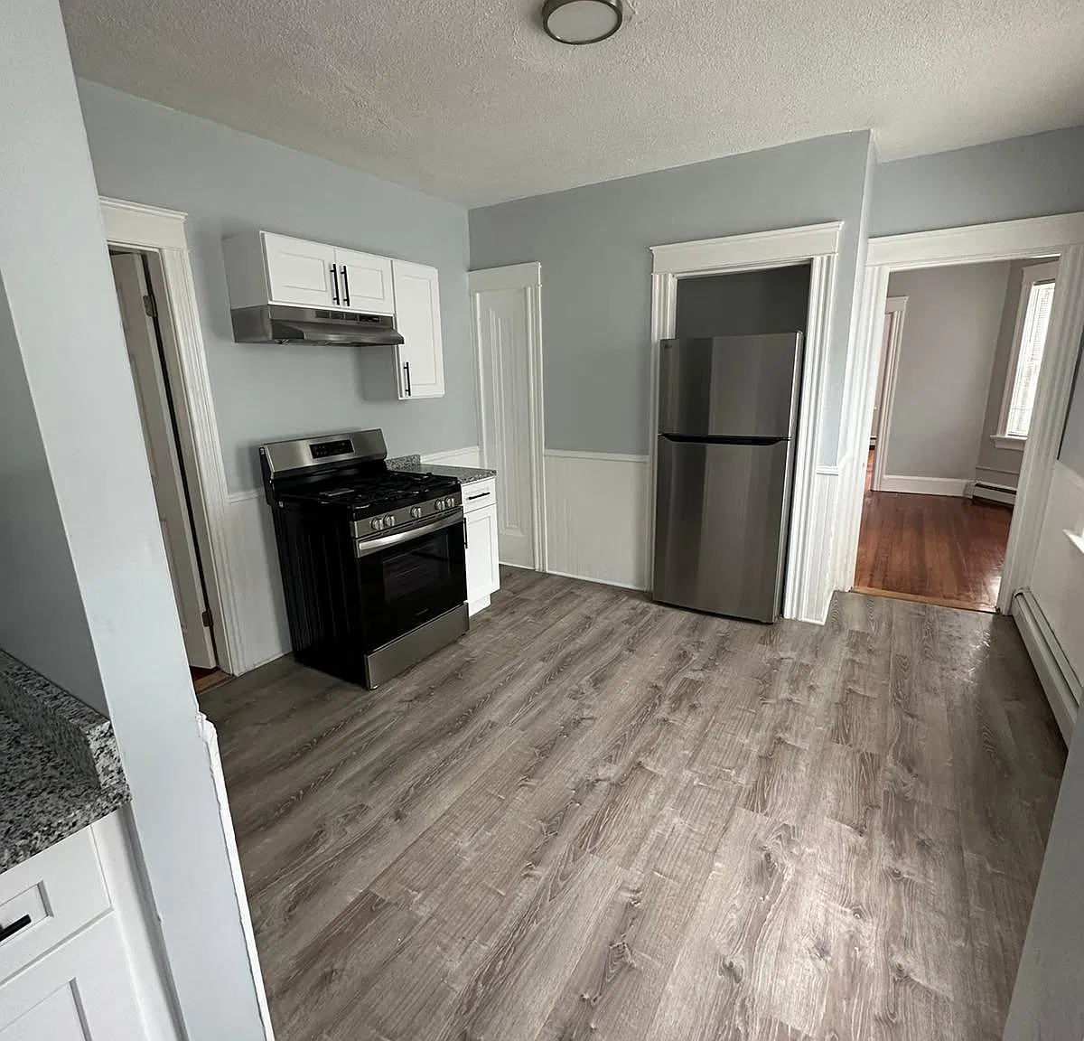 3 bed, 1200 sqft, $2,350 — Photo 4