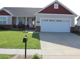 1111 Pinewood Ln, Waterloo, IL 62298