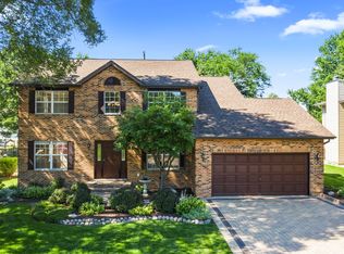 326 Wooded Knoll Dr, Cary, IL 60013