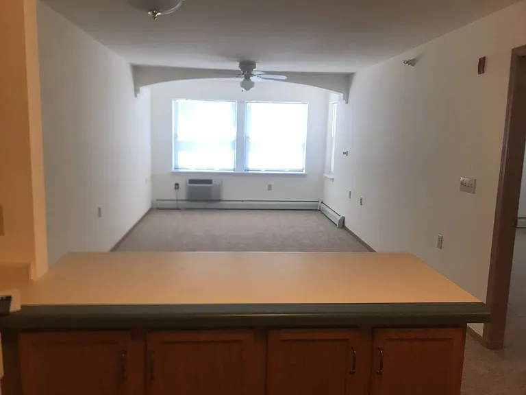 920 N Hawley Rd — Photo 3