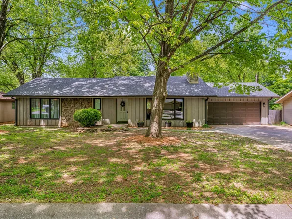 1129 E Oak Tree Lane, Springfield, MO 65810