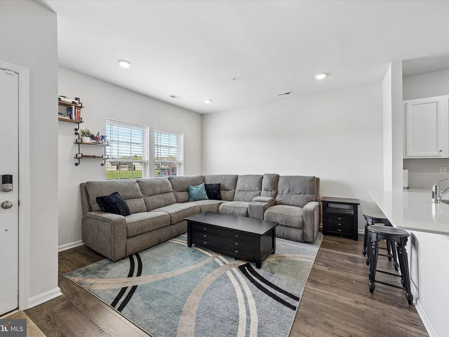 3 bed, 2.5 bath, 1509 sqft, $2,500 — Photo 3