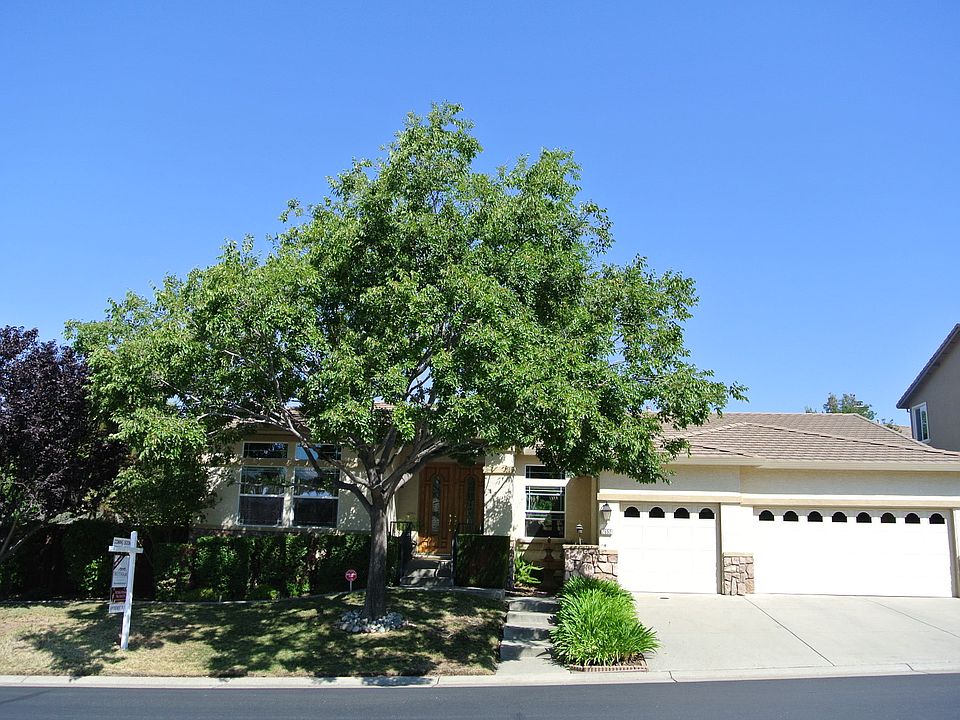 1st image of 2552 Clubhouse Dr W