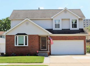 8086 Ritter St, Center Line, MI 48015