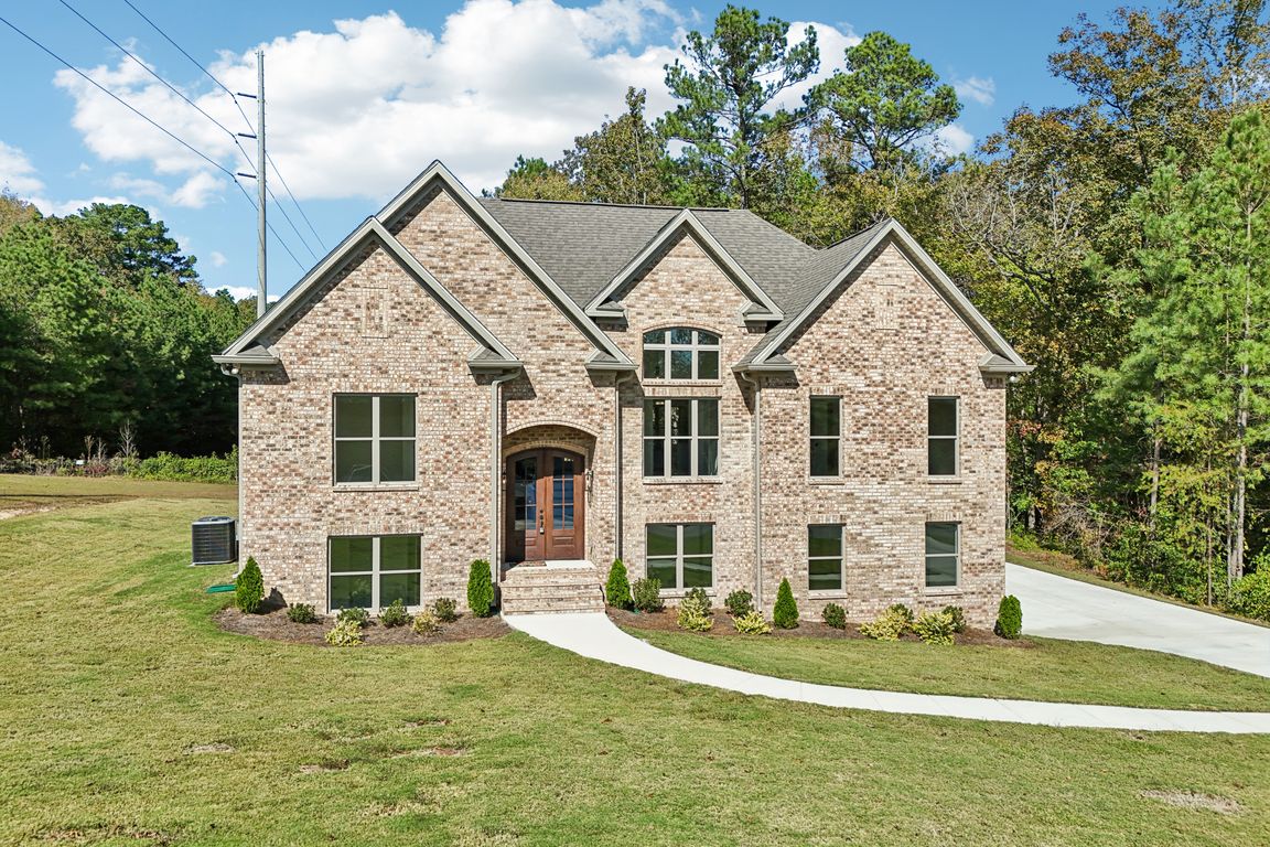 Creel Dr-S2410-001.jpg