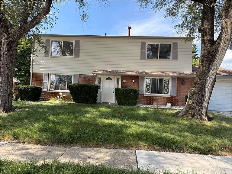 6221 Longford Rd — Photo 1