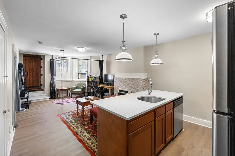 1 bed, 1.0 bath, 450 sqft, $1,150 — Photo 2