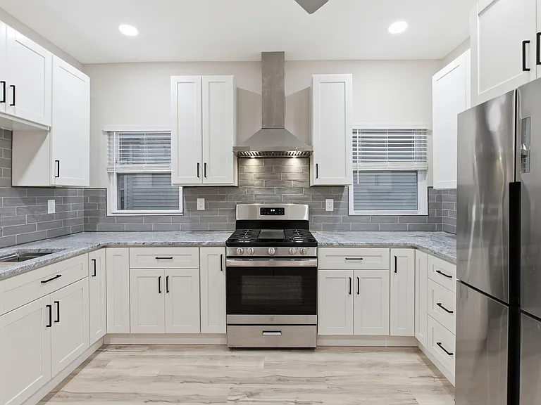 43 Lonsdale St #2 — Photo 1