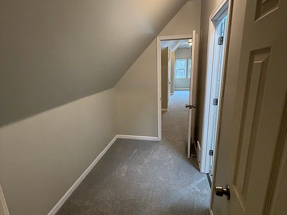 5th image of 670 Richmond Ave Unit 2