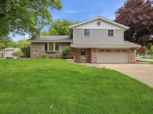 1880 Stardust DRIVE, Waukesha, WI 53186