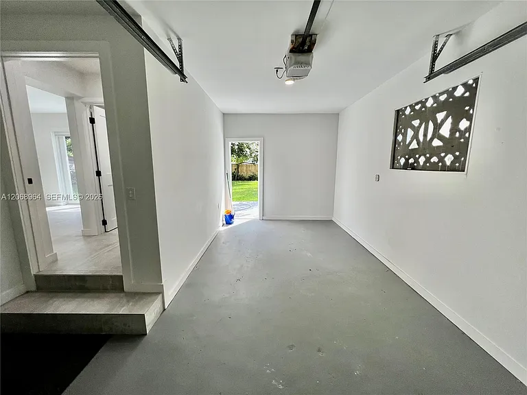 850 NE 127th St — Photo 33