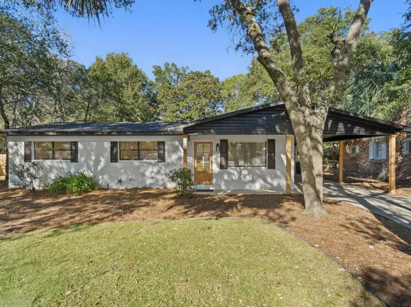 28 Circle Dr, Fort Walton Beach, FL 32547