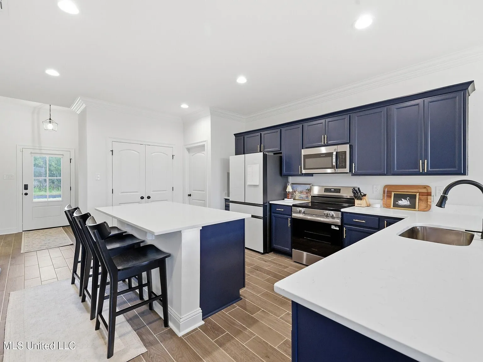 3 bed, 2.0 bath, 1710 sqft, $2,200 — Photo 4