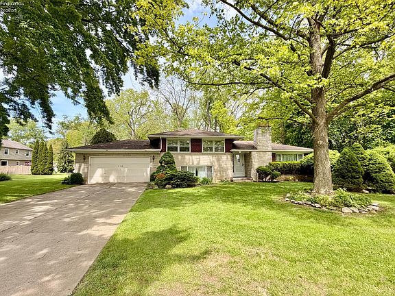 2nd image of 716 South Dr