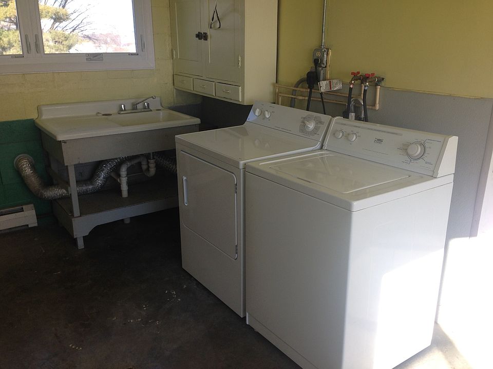 Washer Dryer / Mudroom