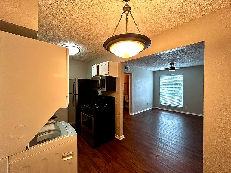 2401 Manor Rd #112 — Photo 6