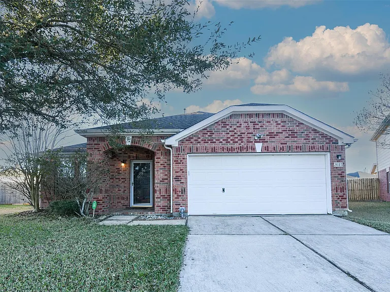 2615 Bisontine St — Photo 1