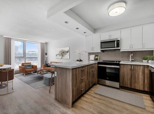 350 Queens Quay West, Toronto, ON M5V 3A7