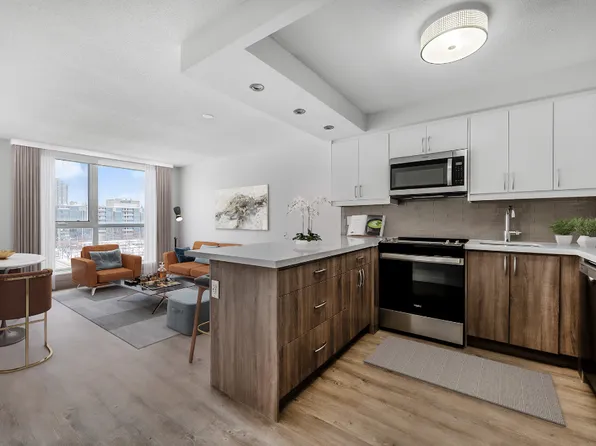 350 Queens Quay West