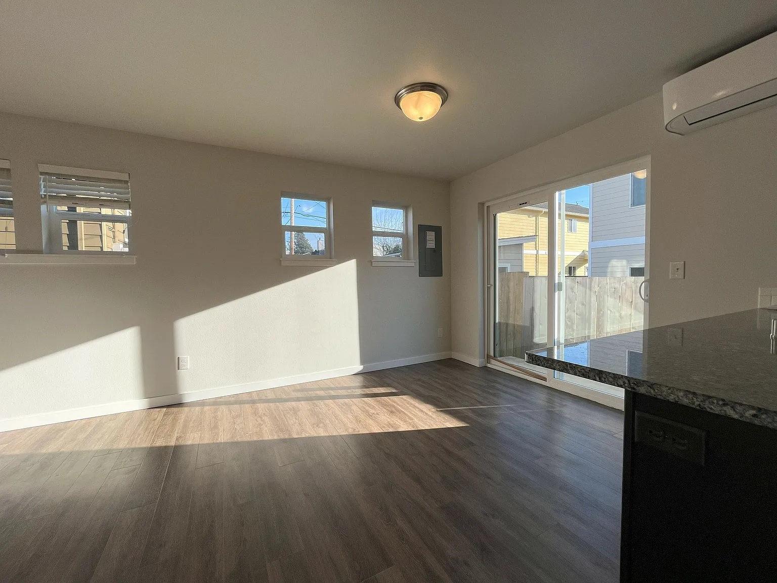 2415 Valencia Street — Photo 4