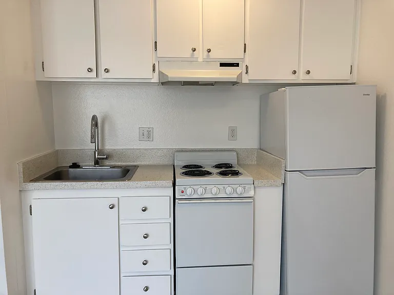 321 S Sherbourne Drive — Photo 22