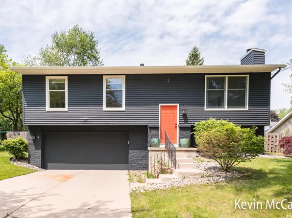 1731 Edgewood Ave SE, Grand Rapids, MI 49506