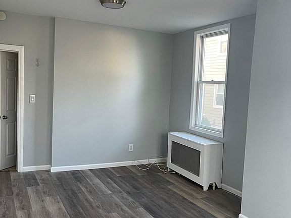 3rd image of 900 Midland Ave APT 2