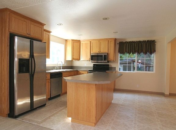 3rd image of 8358 SE Marigold St