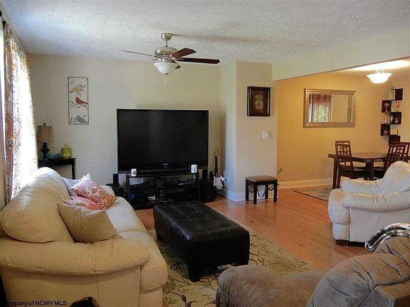 2nd image of 40 Windsong Ln