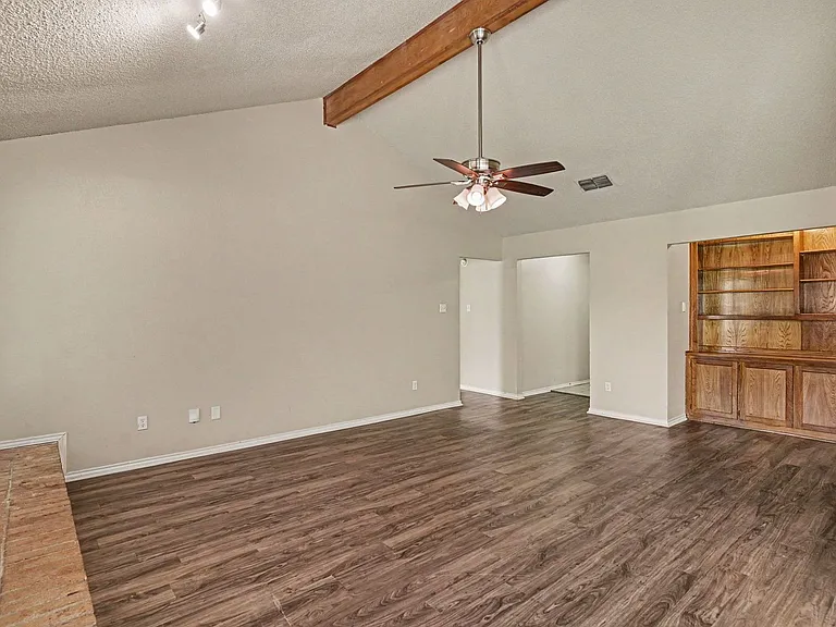 2608 Green Ridge St — Photo 4