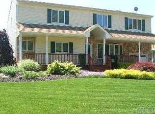 6 Donna Ln, Commack, NY 11725