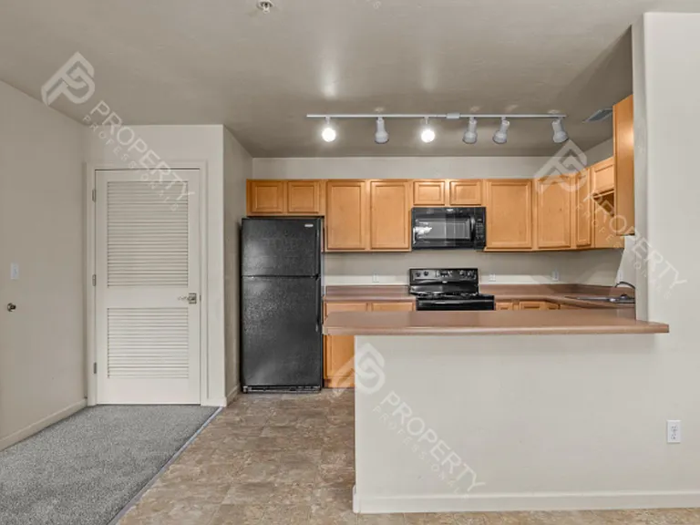 3037 Coal Mine Ave #F — Photo 22