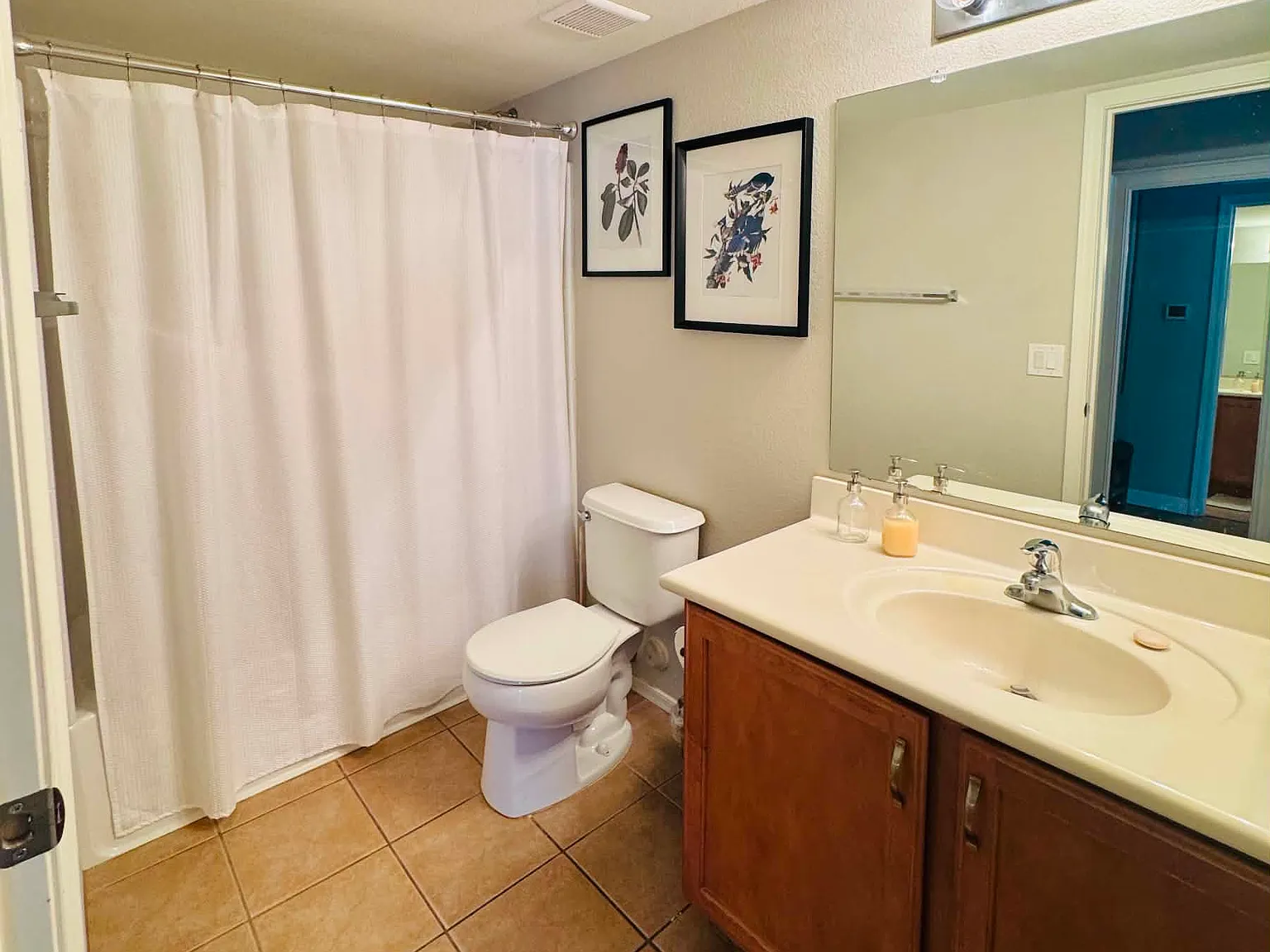 568 W Chatfield St — Photo 4