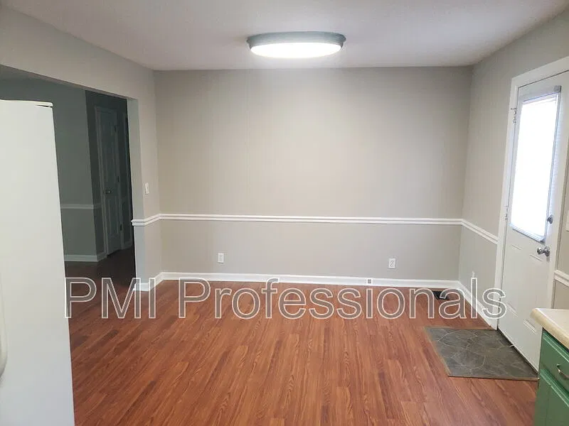 4 bed, 3.0 bath, 2222 sqft, $2,250 — Photo 3