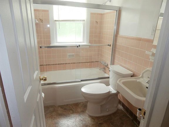 2nd image of 5231 Lillian Dr