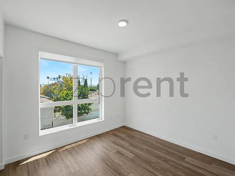 18900 Parthenia St #311 — Photo 19