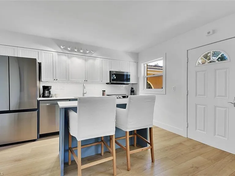 980 7th Ave S #204 — Photo 9