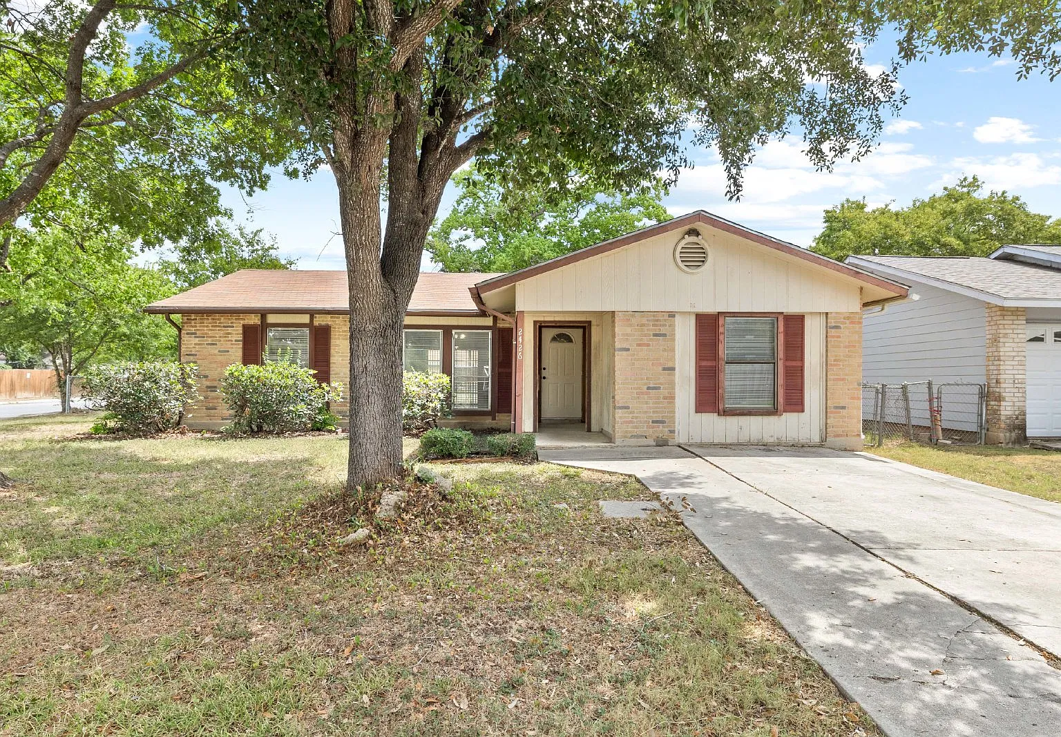 4 bed, 2.0 bath, 1274 sqft, $1,385 — Photo 1
