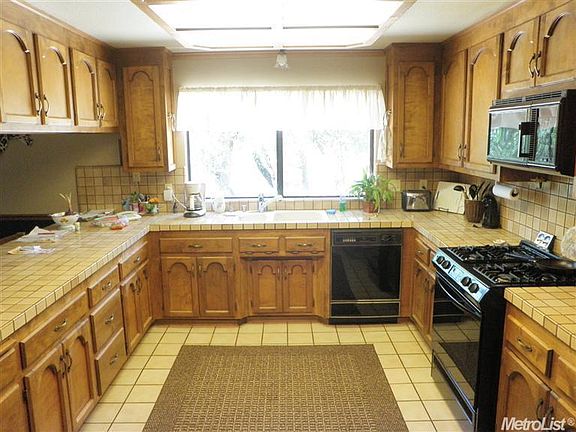 5th image of 3940 Acorn Hill Ct