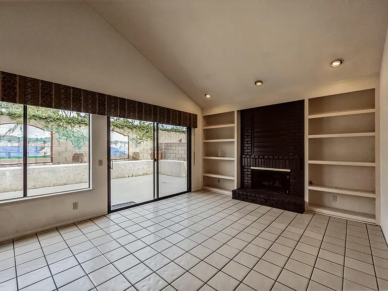 24321 Peacock St — Photo 12