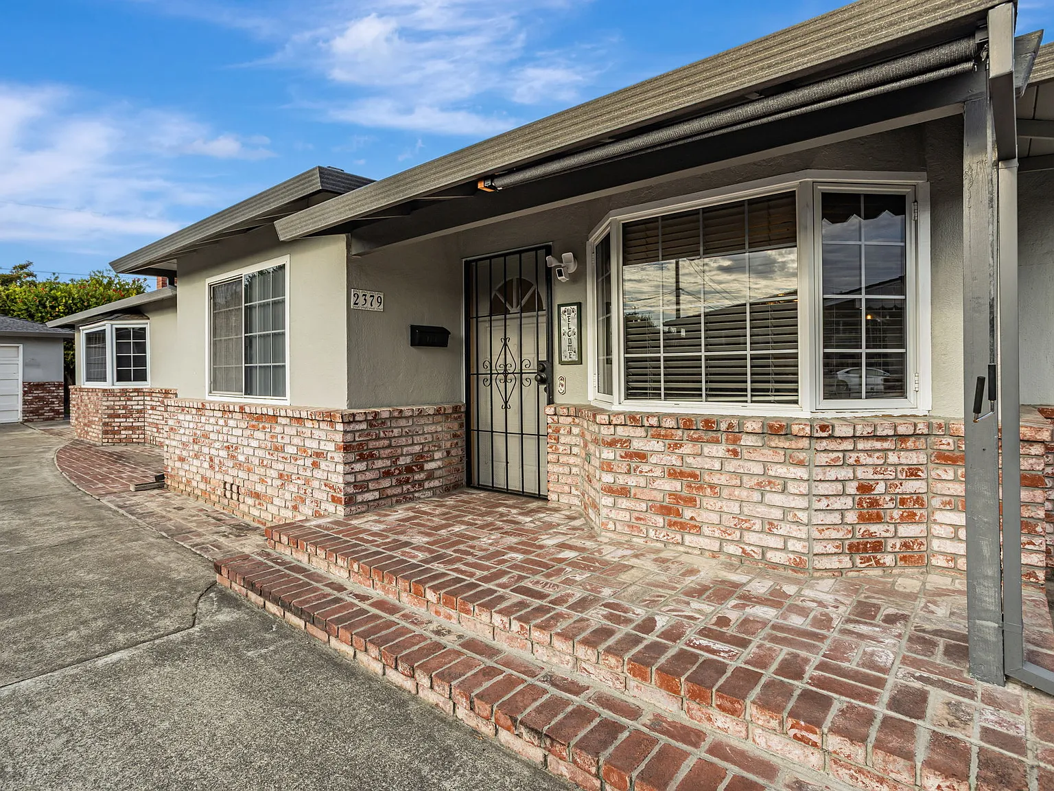 2379 Hart Ave — Photo 4
