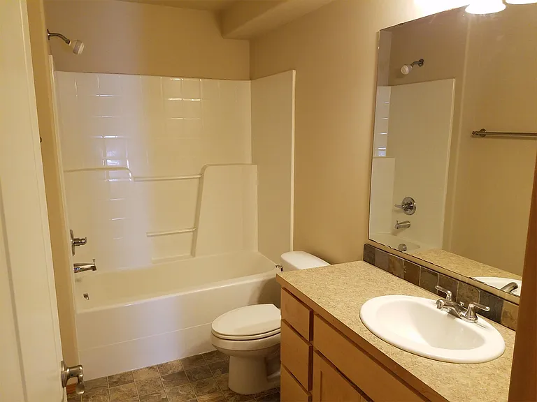 3222 Lombard Ave #C — Photo 9