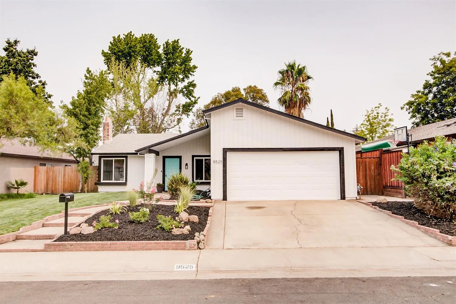 9525 Mirandy Dr photo 1