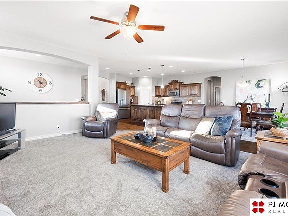 5th image of 18615 Alder Cir