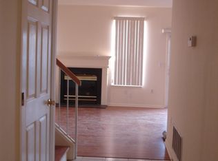 43 Woods Edge Ct, Parlin, NJ 08859