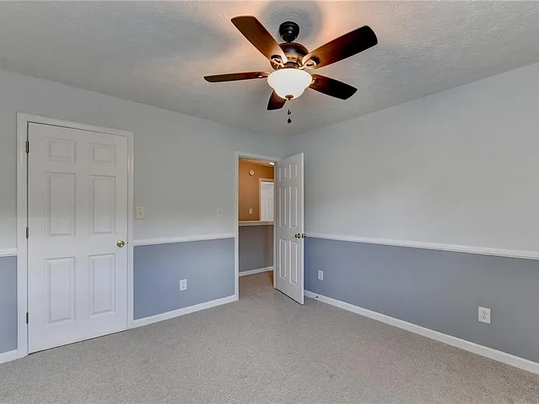 3067 Kentmere Dr — Photo 43