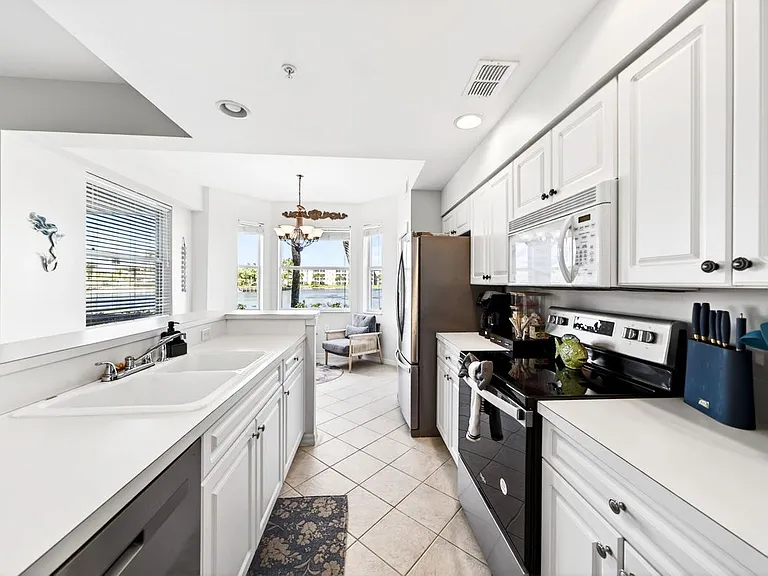 16635 Lake Circle Dr #613 — Photo 19