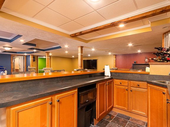 Wet bar