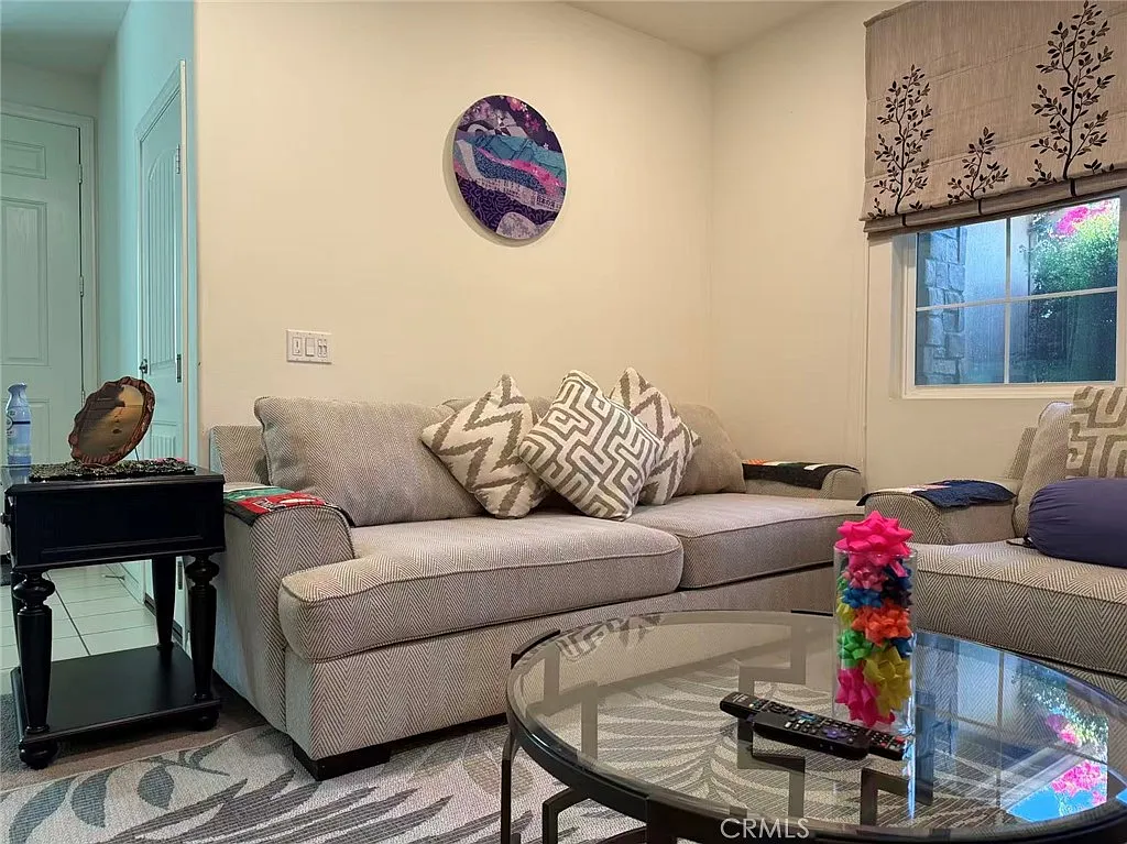 2 bed, 850 sqft, $2,850 — Photo 3