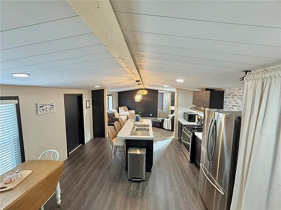 3rd image of 111 Racoon Ct